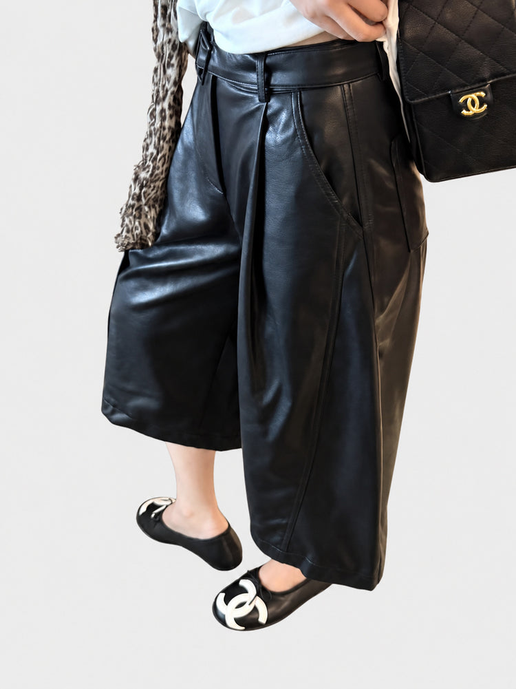 8.18 8311 New China Building - Comfortable Leather Pants